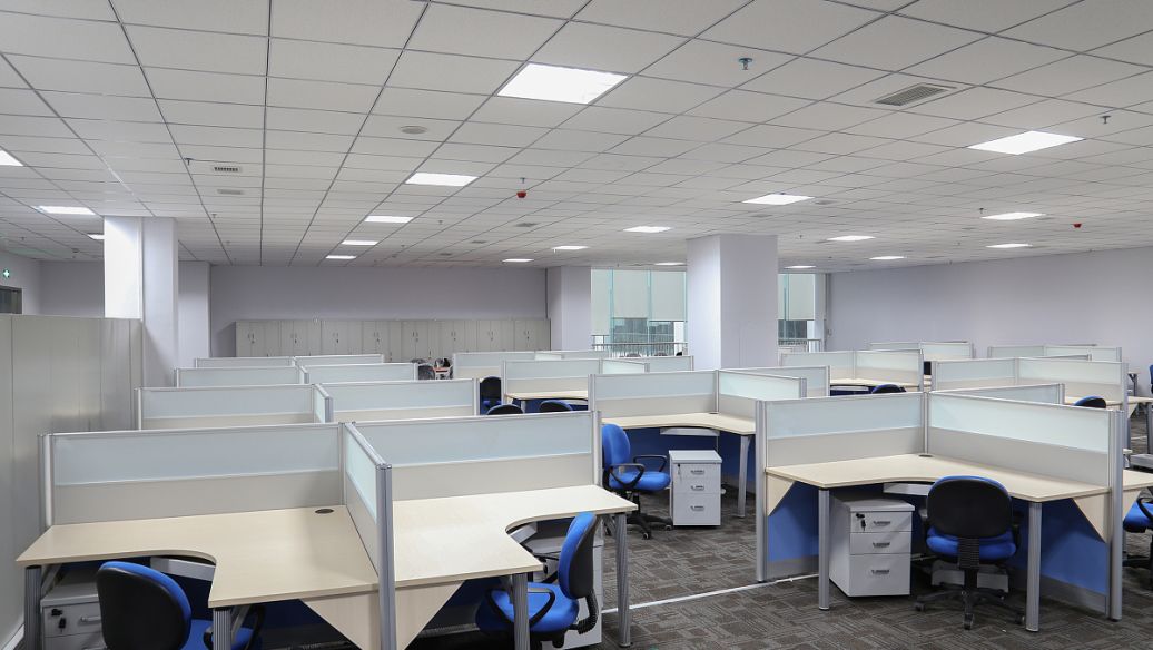 ������O��